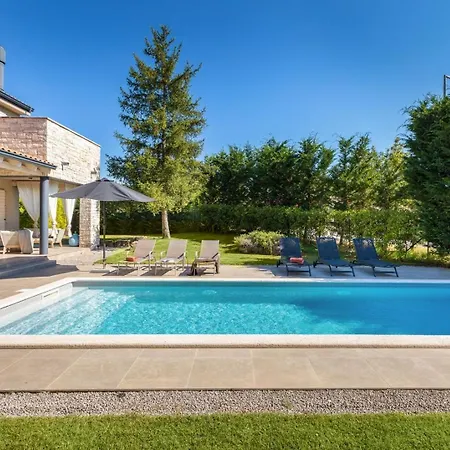 Tena Villa