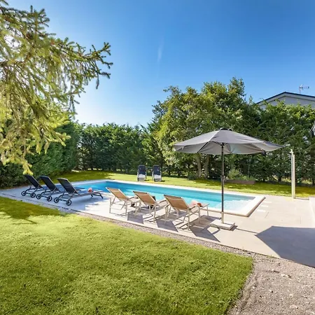 Tena Villa *