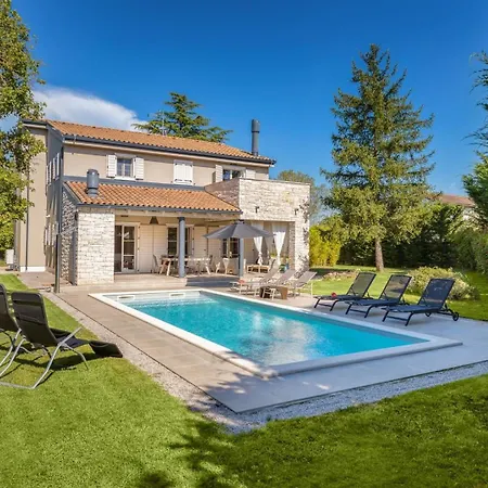 Tena Villa *